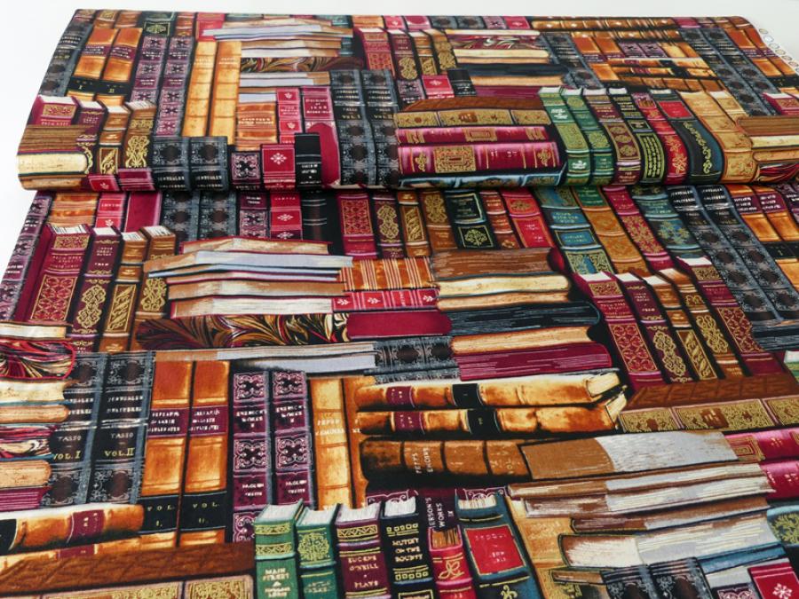 Patchworkstoff von Timeless Treasures. Viele verschiedene Bücher im Bücherregal, Bibliothek.