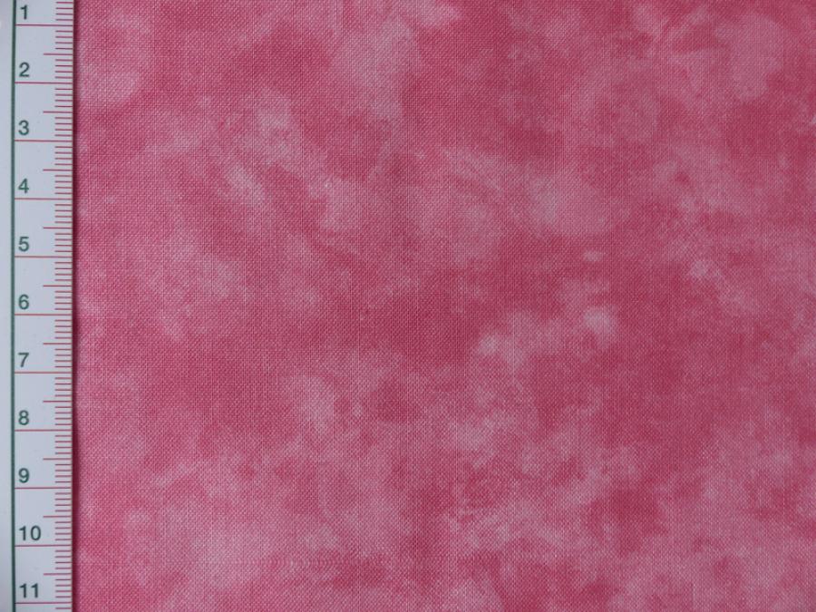 Patchworkstoff, Meterware. Detailansicht mit Maß. Rosa, pink marmorierter Klassiker von Moda aus der Serie Marbles.