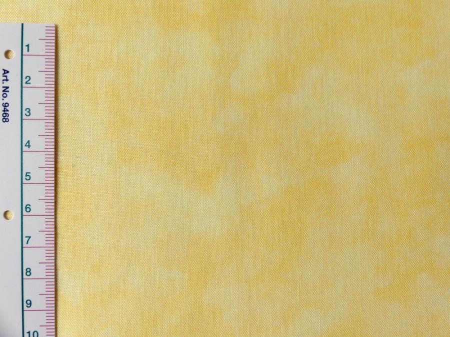 Patchworkstoff, Meterware. Detailansicht mit Maß. Gelb, buttergelb marmorierter Klassiker von Moda aus der Serie Marbles.